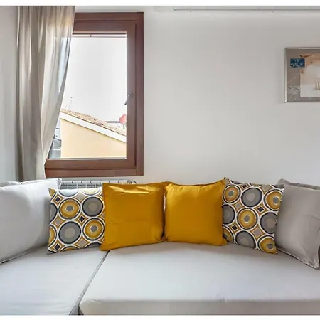 アパート Biennale Family In *